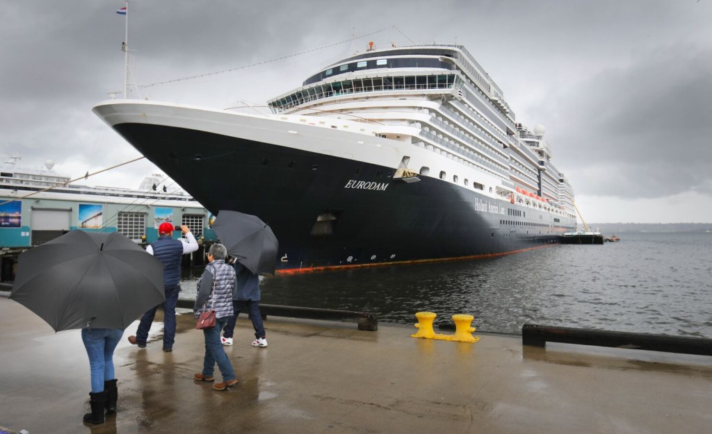 how long to disembark cruise ship - Passengers on Holland America Hawaii cruise disembark in San Diego