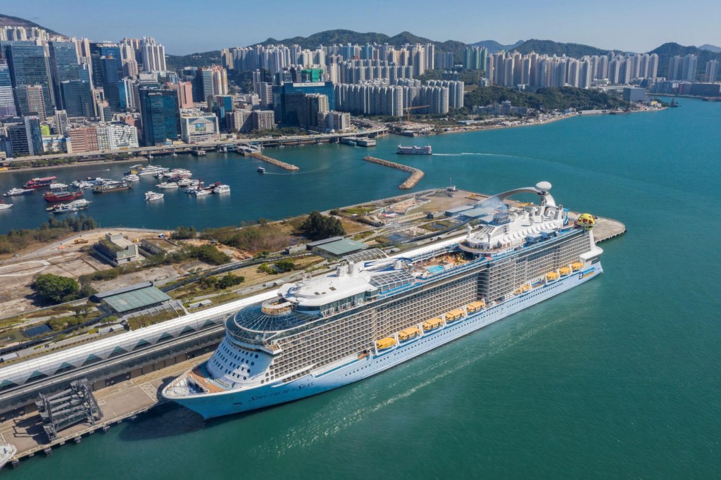 how long to disembark cruise ship - Thousands held on cruise ship amid Hong Kong Covid scare  CNN
